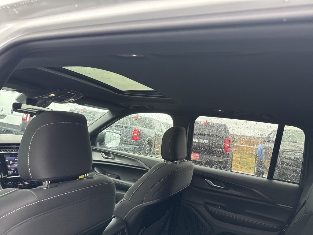 2025 Jeep Grand Cherokee GRAND CHEROKEE LAREDO X 4X4