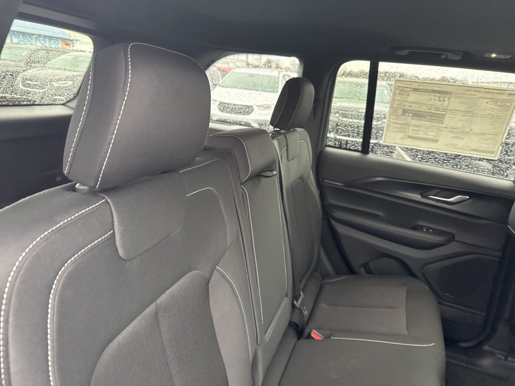 2025 Jeep Grand Cherokee GRAND CHEROKEE LAREDO X 4X4