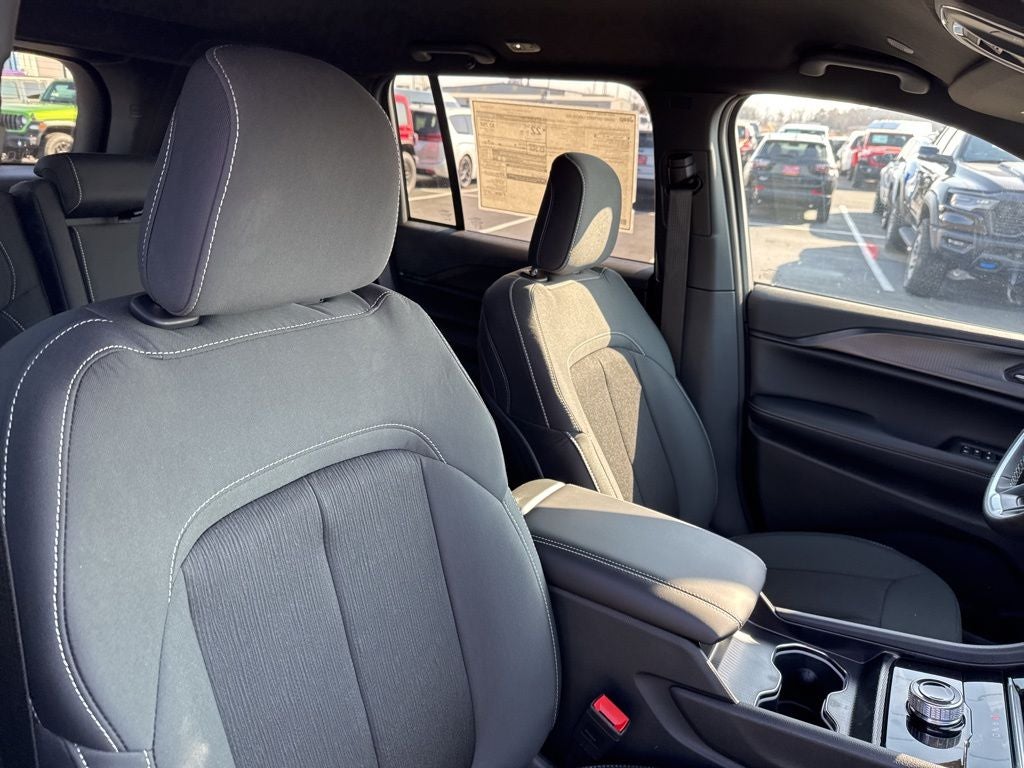 2026 Jeep Grand Cherokee GRAND CHEROKEE LAREDO 4X4