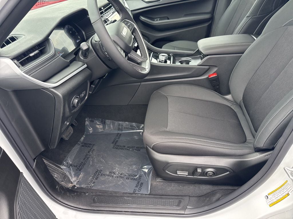 2026 Jeep Grand Cherokee GRAND CHEROKEE LAREDO X 4X4