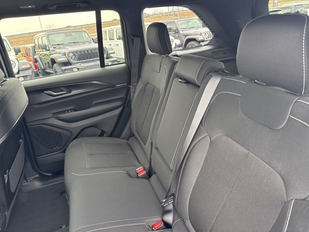 2026 Jeep Grand Cherokee GRAND CHEROKEE LAREDO X 4X4