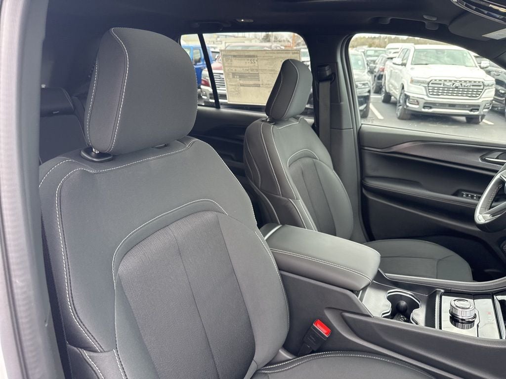 2026 Jeep Grand Cherokee GRAND CHEROKEE LAREDO X 4X4