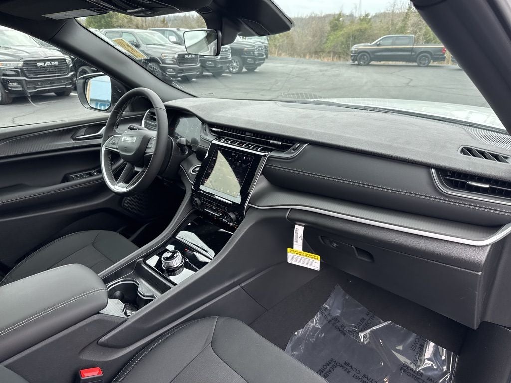 2026 Jeep Grand Cherokee GRAND CHEROKEE LAREDO X 4X4