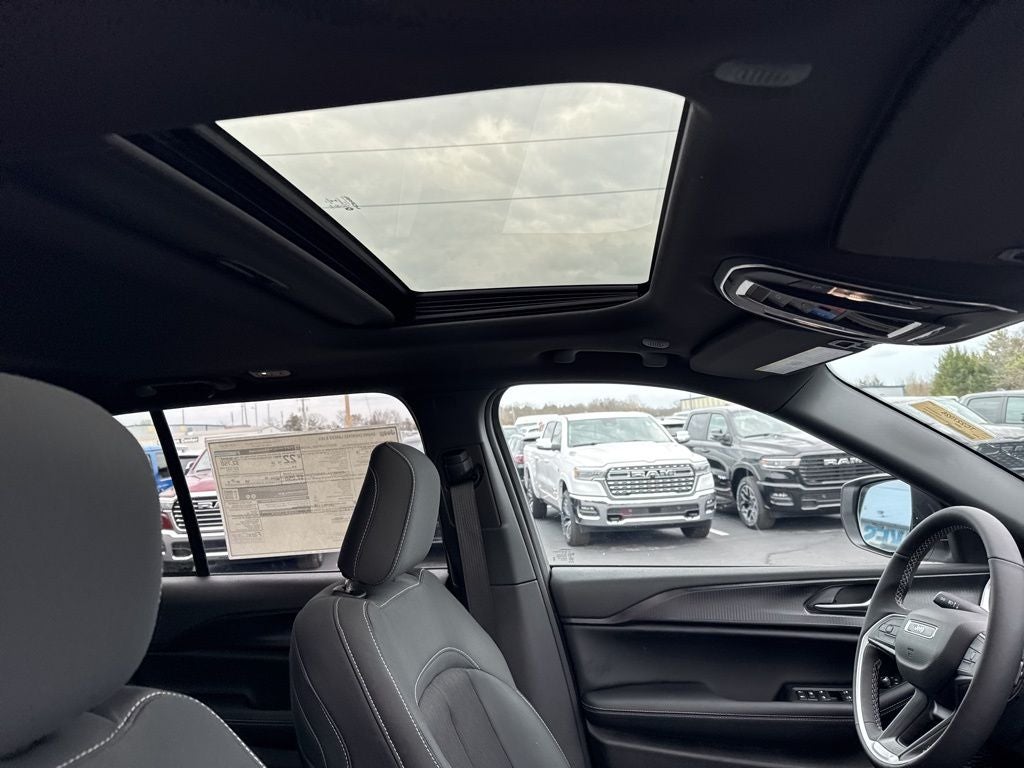 2026 Jeep Grand Cherokee GRAND CHEROKEE LAREDO X 4X4