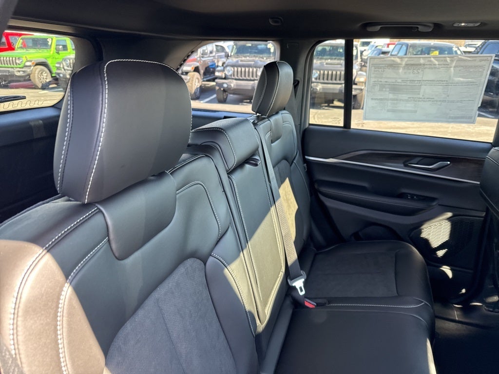 2026 Jeep Grand Cherokee GRAND CHEROKEE LAREDO ALTITUDE 4X4