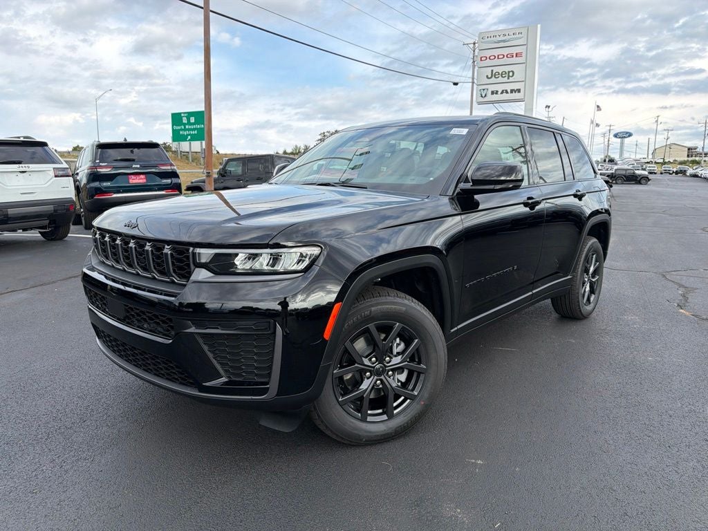 2027 Jeep Grand Cherokee Laredo Altitude