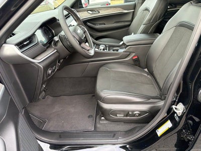 2027 Jeep Grand Cherokee Laredo Altitude