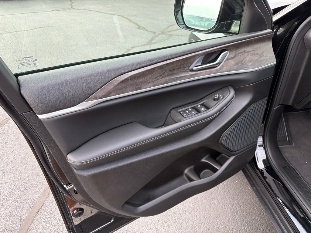 2027 Jeep Grand Cherokee Laredo Altitude