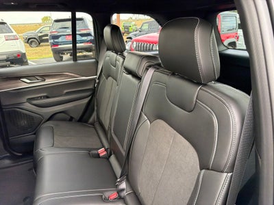 2027 Jeep Grand Cherokee Laredo Altitude