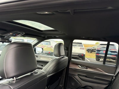 2027 Jeep Grand Cherokee Laredo Altitude