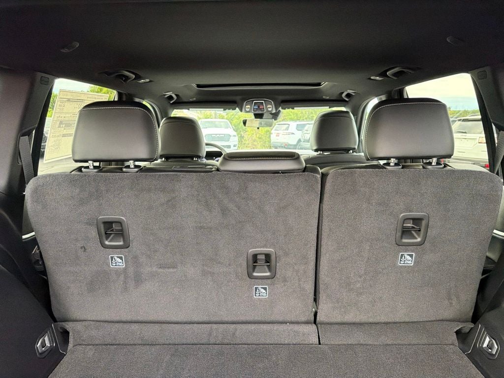 2027 Jeep Grand Cherokee Laredo Altitude