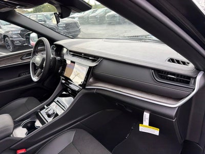2027 Jeep Grand Cherokee Laredo Altitude