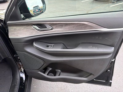 2027 Jeep Grand Cherokee Laredo Altitude