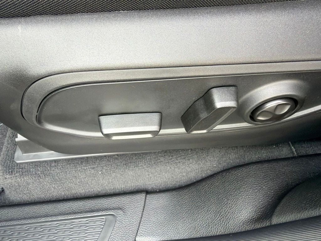 2027 Jeep Grand Cherokee Laredo Altitude