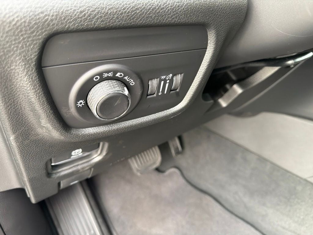 2027 Jeep Grand Cherokee Laredo Altitude