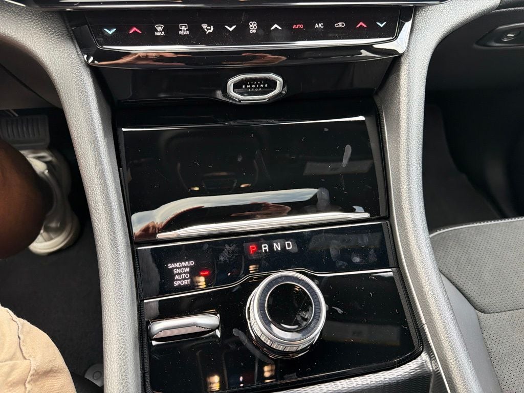 2027 Jeep Grand Cherokee Laredo Altitude