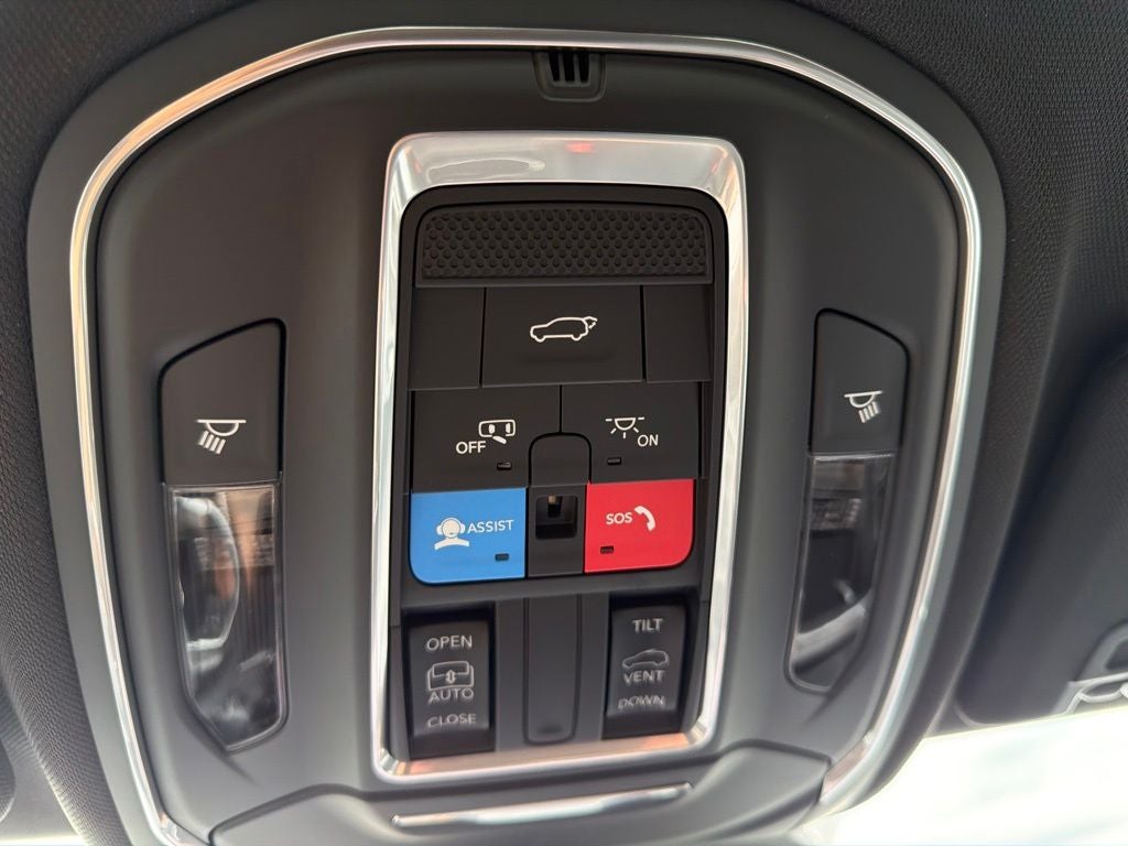 2027 Jeep Grand Cherokee Laredo Altitude