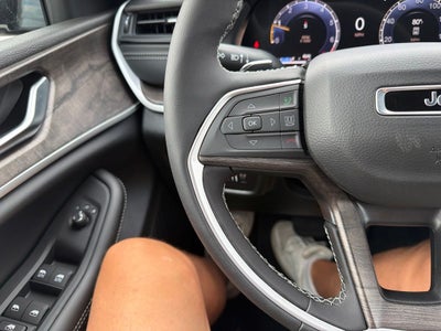 2027 Jeep Grand Cherokee Laredo Altitude