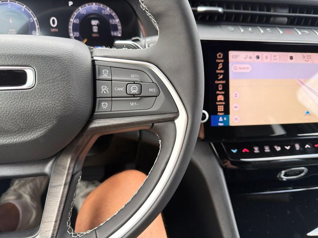 2027 Jeep Grand Cherokee Laredo Altitude