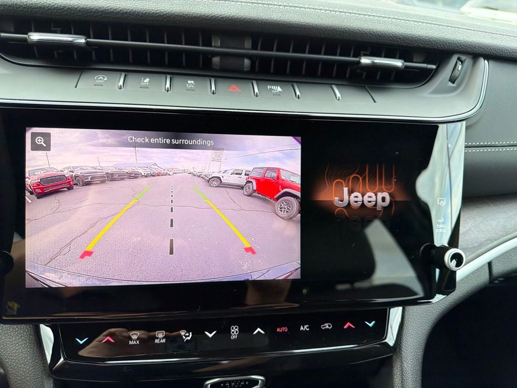 2027 Jeep Grand Cherokee Laredo Altitude