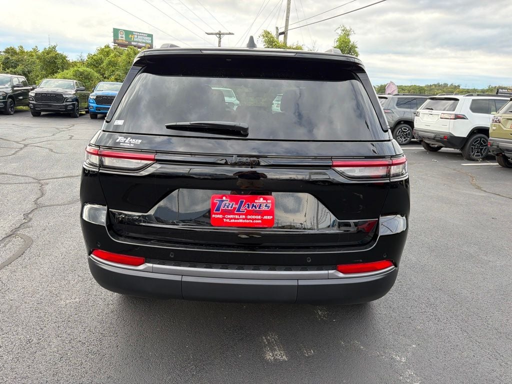 2027 Jeep Grand Cherokee Laredo Altitude