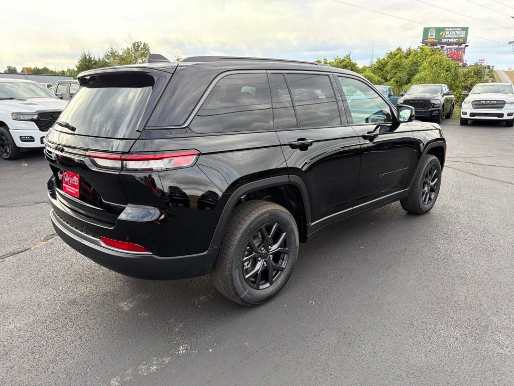 2027 Jeep Grand Cherokee Laredo Altitude