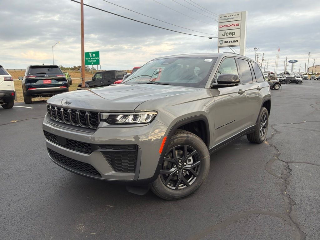 2027 Jeep Grand Cherokee GRAND CHEROKEE LAREDO ALTITUDE 4X4