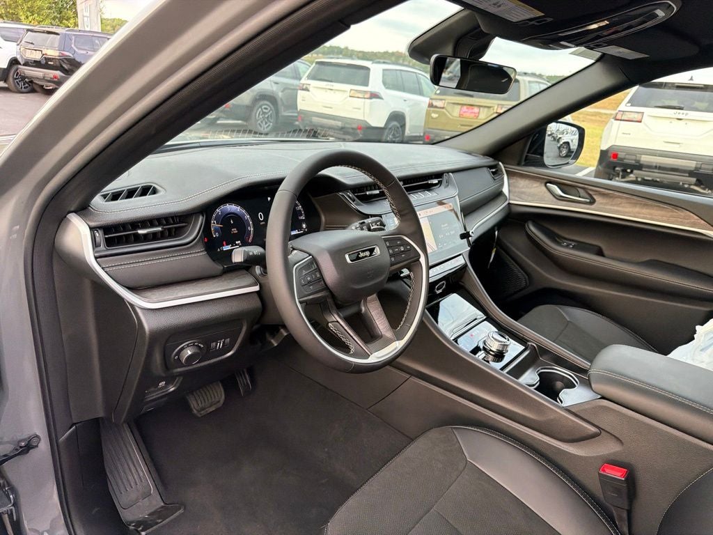 2027 Jeep Grand Cherokee GRAND CHEROKEE LAREDO ALTITUDE 4X4