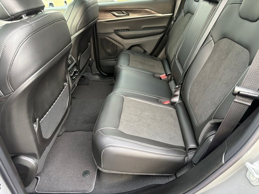 2027 Jeep Grand Cherokee GRAND CHEROKEE LAREDO ALTITUDE 4X4