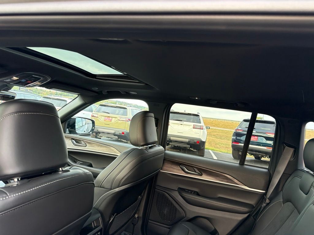 2027 Jeep Grand Cherokee GRAND CHEROKEE LAREDO ALTITUDE 4X4