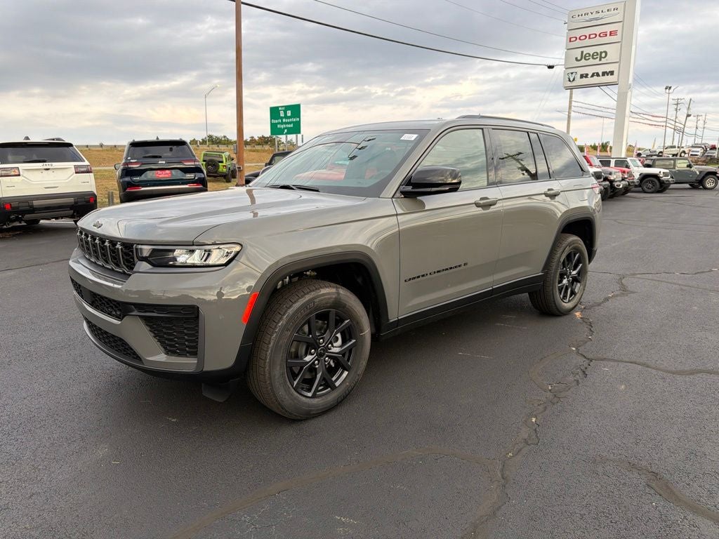 2027 Jeep Grand Cherokee GRAND CHEROKEE LAREDO ALTITUDE 4X4