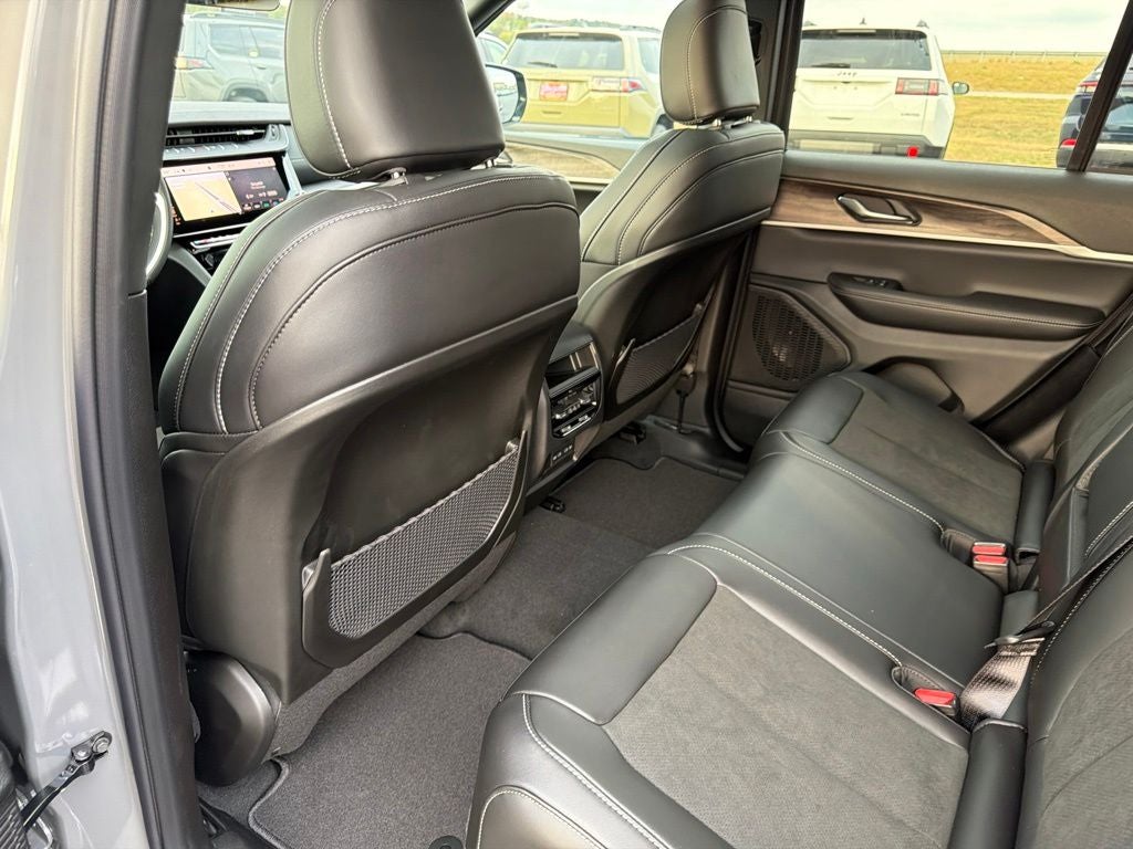 2027 Jeep Grand Cherokee GRAND CHEROKEE LAREDO ALTITUDE 4X4
