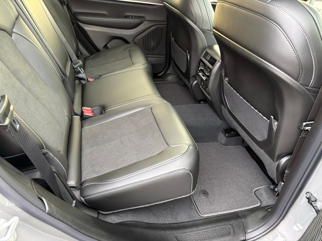 2027 Jeep Grand Cherokee GRAND CHEROKEE LAREDO ALTITUDE 4X4