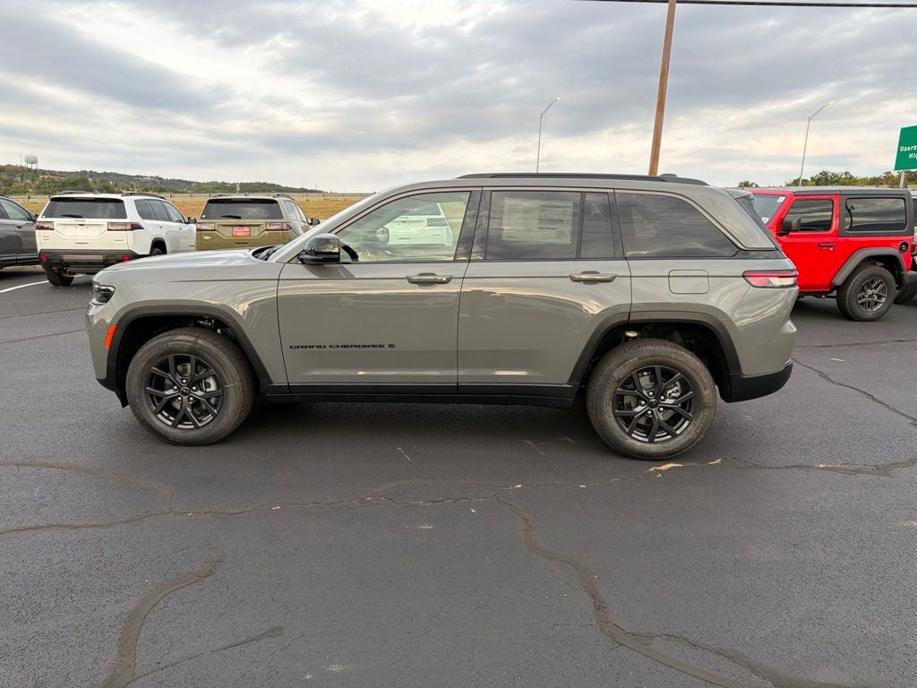2027 Jeep Grand Cherokee GRAND CHEROKEE LAREDO ALTITUDE 4X4