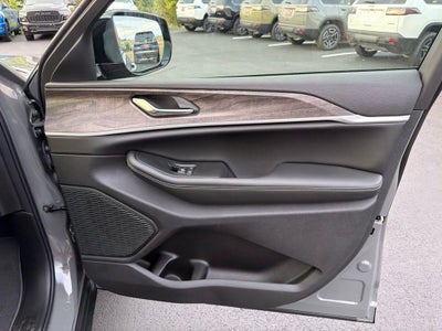 2027 Jeep Grand Cherokee GRAND CHEROKEE LAREDO ALTITUDE 4X4