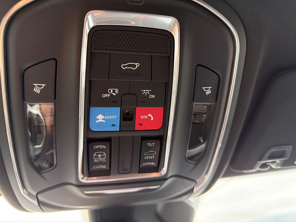 2027 Jeep Grand Cherokee GRAND CHEROKEE LAREDO ALTITUDE 4X4