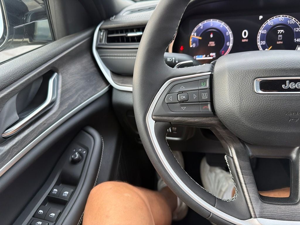 2027 Jeep Grand Cherokee GRAND CHEROKEE LAREDO ALTITUDE 4X4