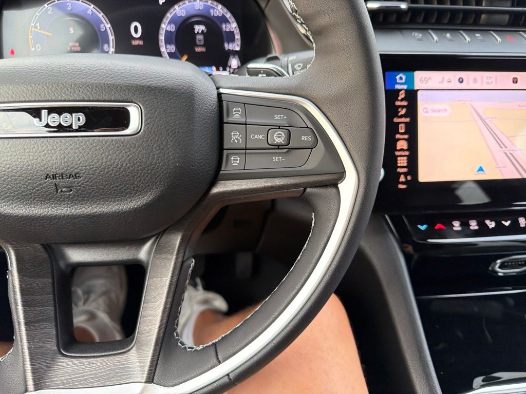 2027 Jeep Grand Cherokee GRAND CHEROKEE LAREDO ALTITUDE 4X4