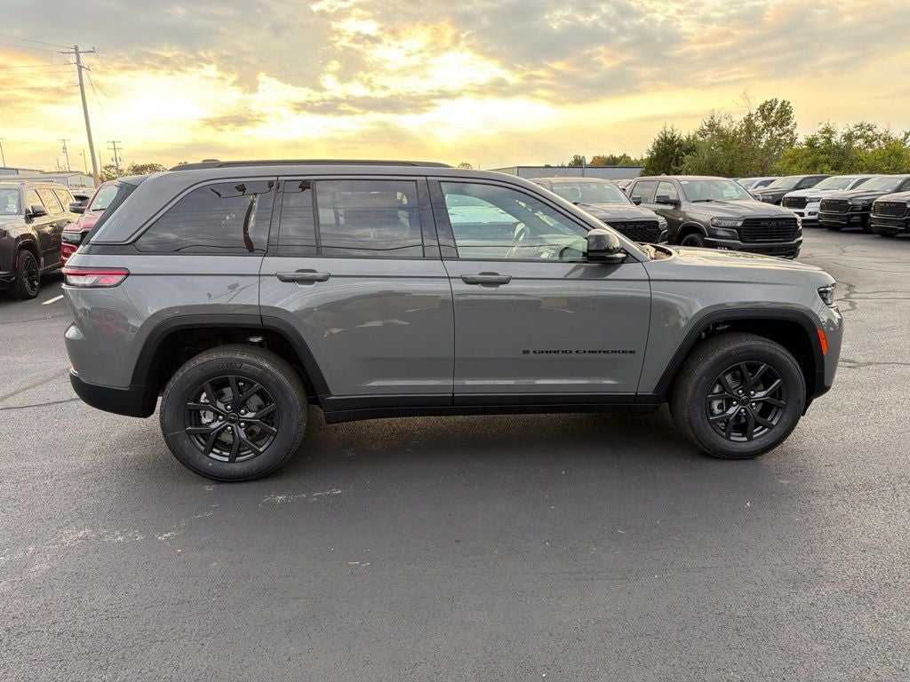 2027 Jeep Grand Cherokee GRAND CHEROKEE LAREDO ALTITUDE 4X4