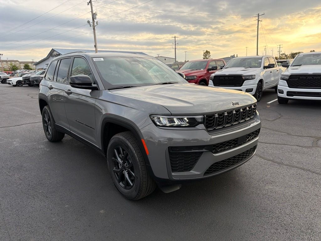 2027 Jeep Grand Cherokee GRAND CHEROKEE LAREDO ALTITUDE 4X4