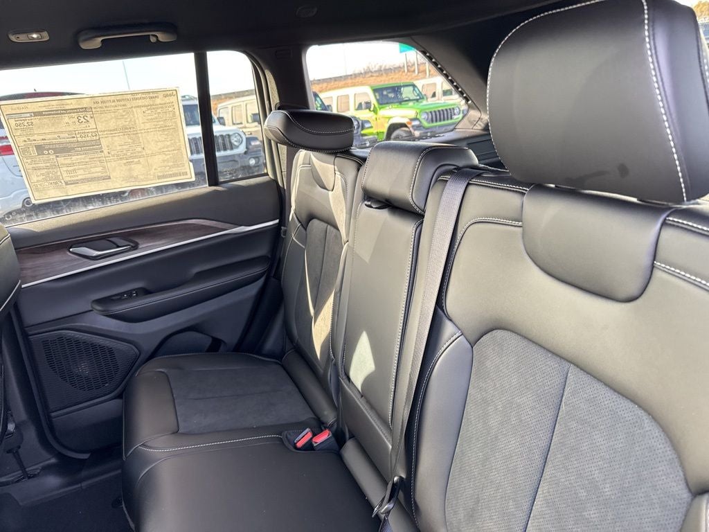 2026 Jeep Grand Cherokee GRAND CHEROKEE LAREDO ALTITUDE 4X4