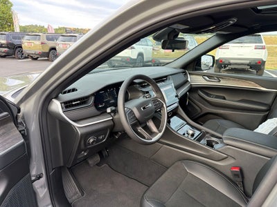 2027 Jeep Grand Cherokee Laredo Altitude