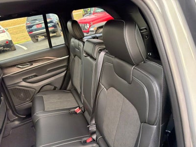 2027 Jeep Grand Cherokee Laredo Altitude