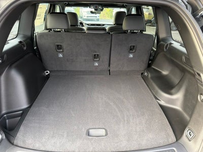 2027 Jeep Grand Cherokee Laredo Altitude