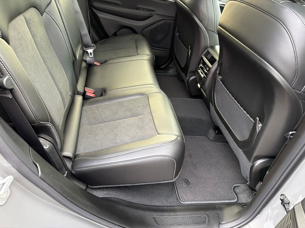 2027 Jeep Grand Cherokee Laredo Altitude