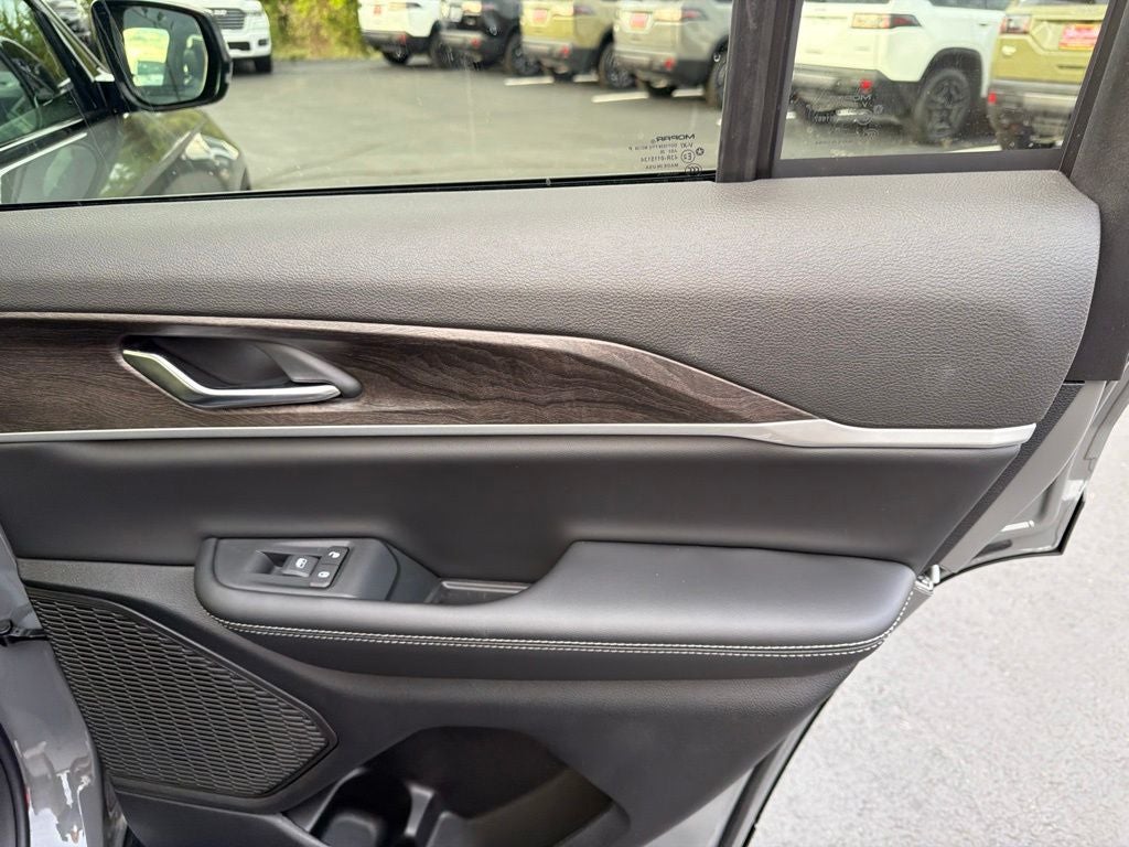 2027 Jeep Grand Cherokee Laredo Altitude