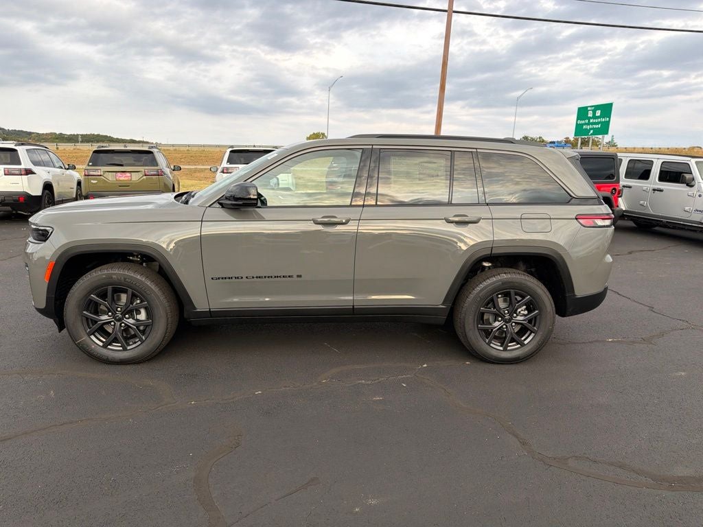 2027 Jeep Grand Cherokee Laredo Altitude