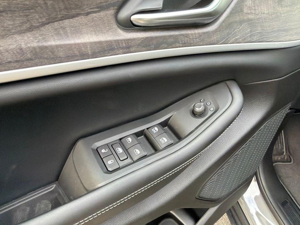 2027 Jeep Grand Cherokee Laredo Altitude