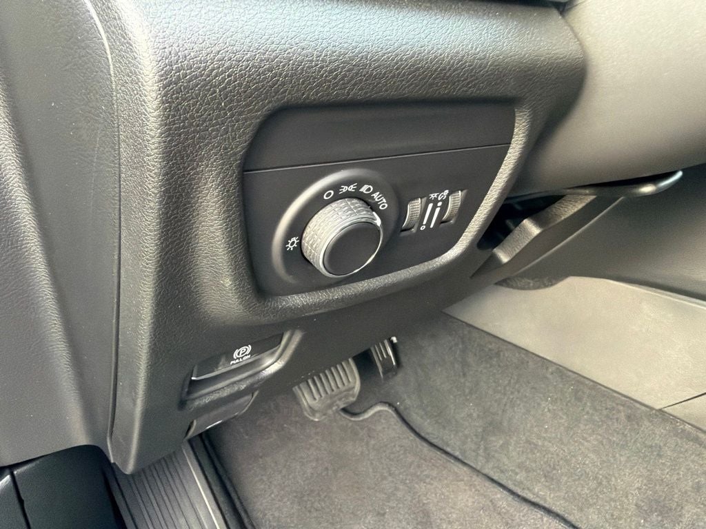 2027 Jeep Grand Cherokee Laredo Altitude