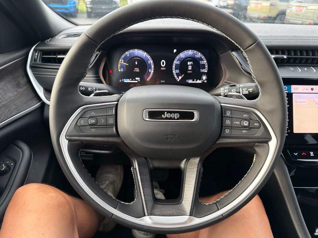 2027 Jeep Grand Cherokee Laredo Altitude